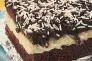 Foto ilustrativa de uma receita pronta de Bolo Dois Brigadeiros