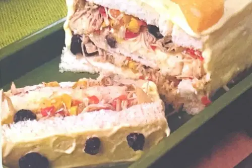 Foto ilustrativa de uma receita pronta de Bolo Festivo