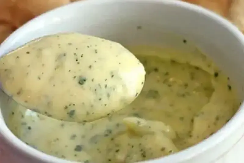 Foto ilustrativa da receita de Molho de Alho Cremoso