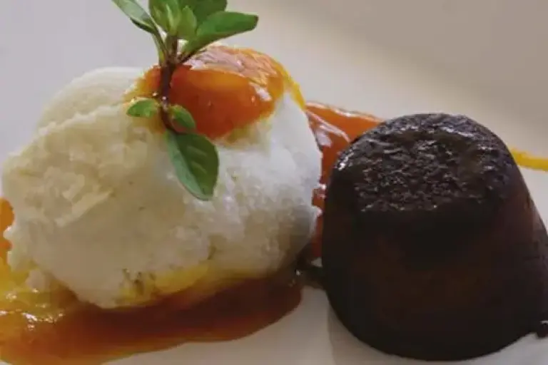 Foto ilustrativa da receita de Petit Gateau de bacuri