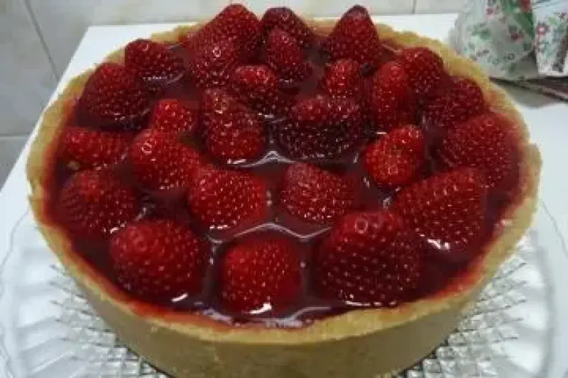Foto ilustrativa da receita de Torta Gelada de Morango
